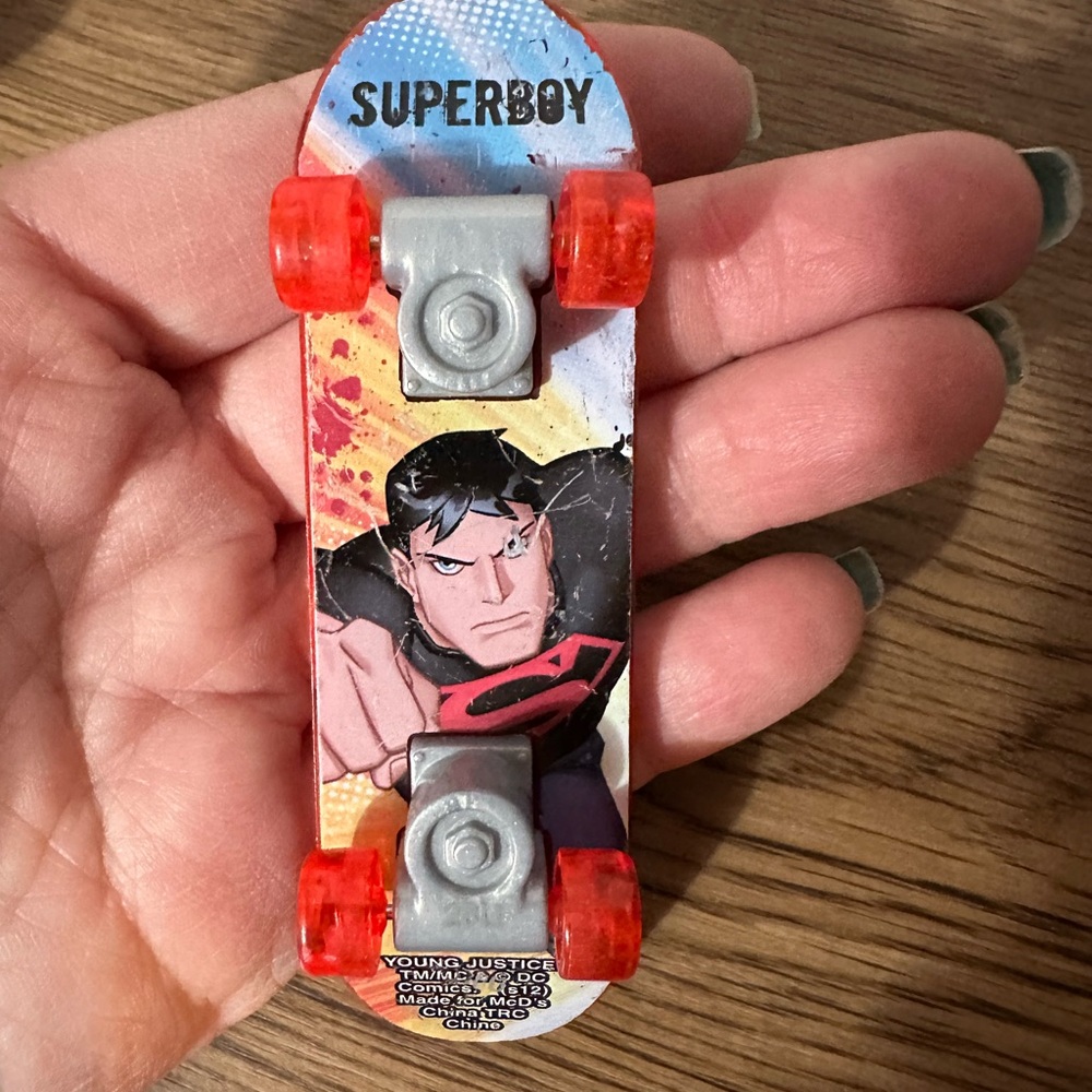 Superboy finger board